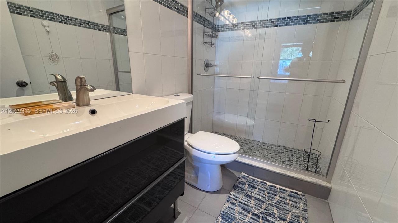 903 NE 27th Ave , Unit 903, Hallandale Beach, FL 33009 Photo