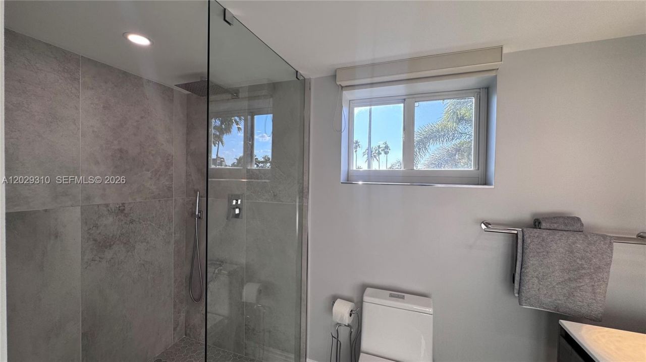903 NE 27th Ave , Unit 903, Hallandale Beach, FL 33009 Photo