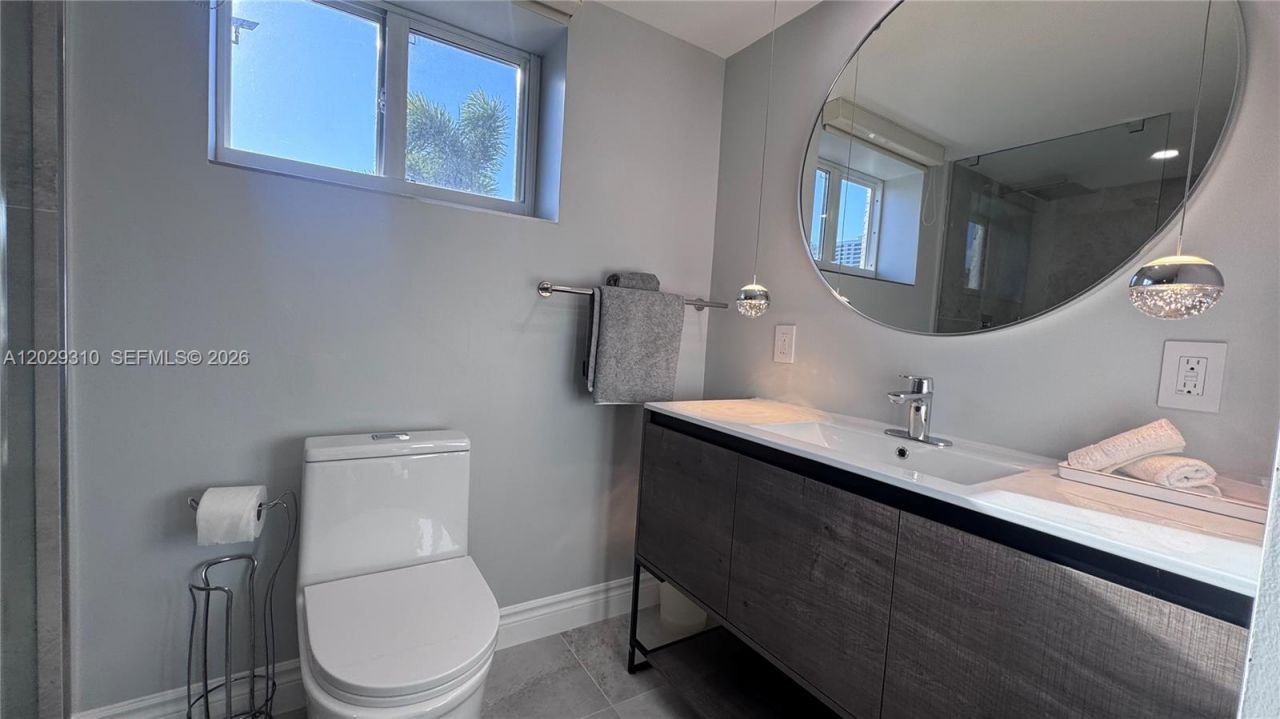 903 NE 27th Ave , Unit 903, Hallandale Beach, FL 33009 Photo
