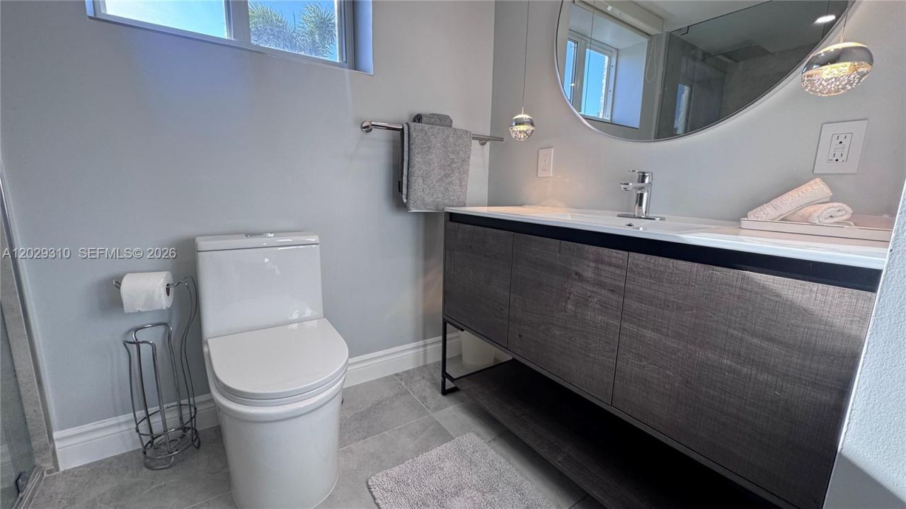 903 NE 27th Ave , Unit 903, Hallandale Beach, FL 33009 Photo
