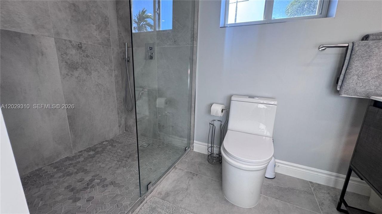 903 NE 27th Ave , Unit 903, Hallandale Beach, FL 33009 Photo