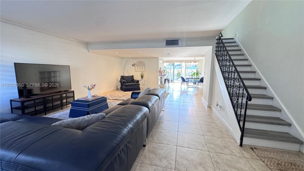 903 NE 27th Ave , Unit 903, Hallandale Beach, FL 33009 Photo