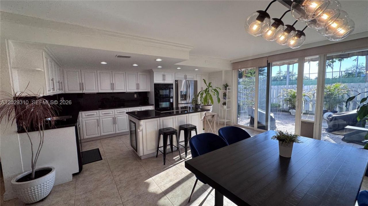 903 NE 27th Ave , Unit 903, Hallandale Beach, FL 33009 Photo
