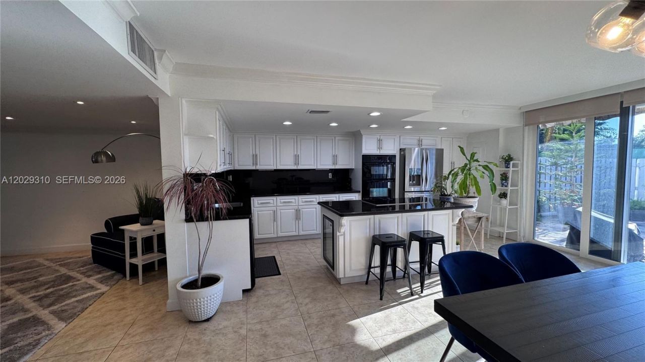 903 NE 27th Ave , Unit 903, Hallandale Beach, FL 33009 Photo