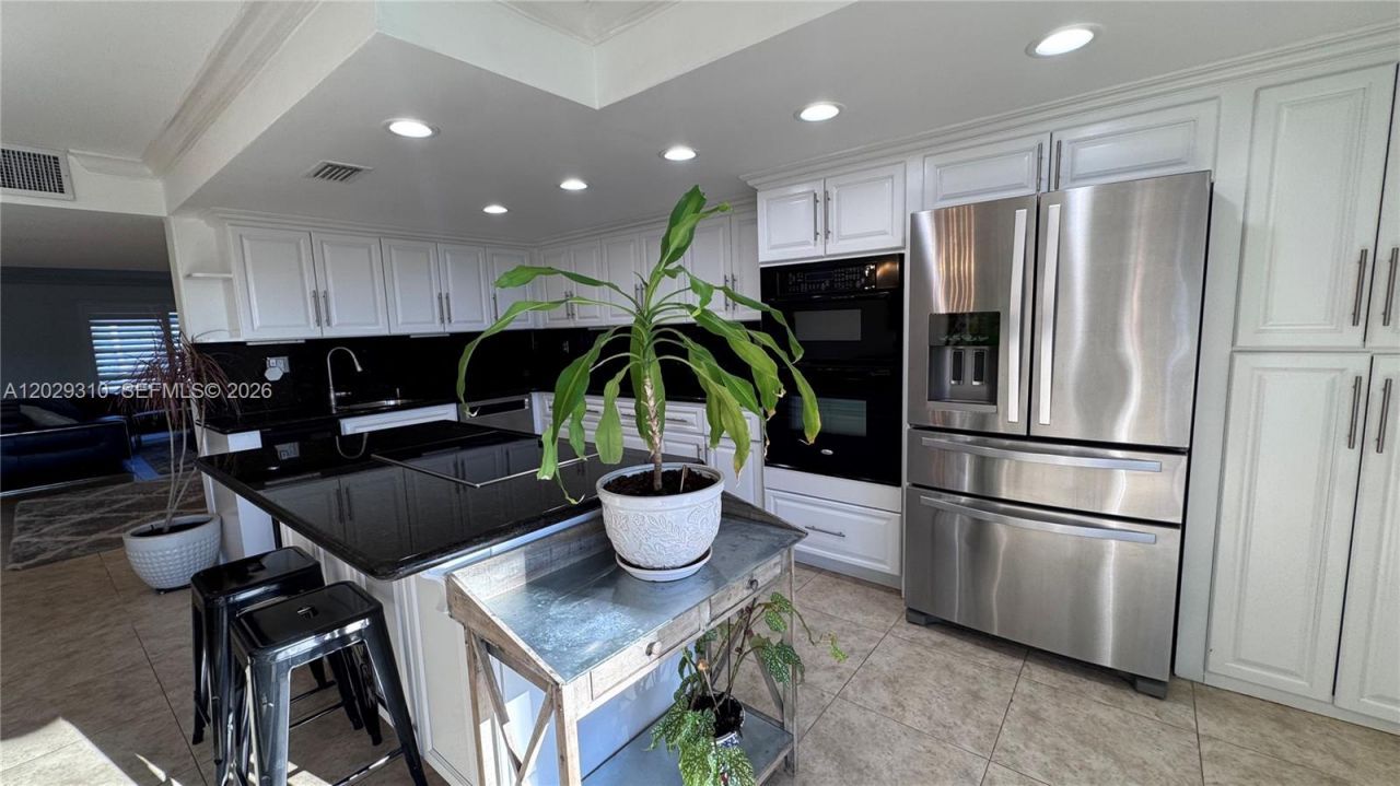 903 NE 27th Ave , Unit 903, Hallandale Beach, FL 33009 Photo