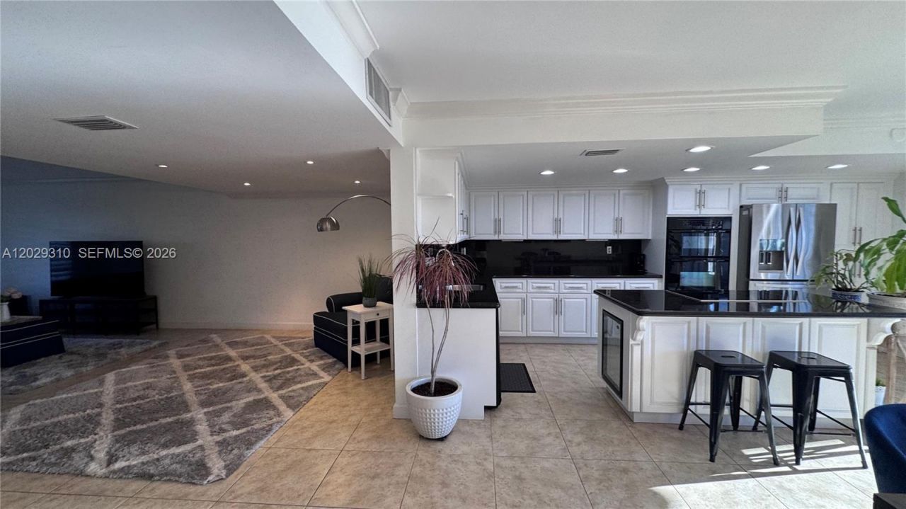 903 NE 27th Ave , Unit 903, Hallandale Beach, FL 33009 Photo