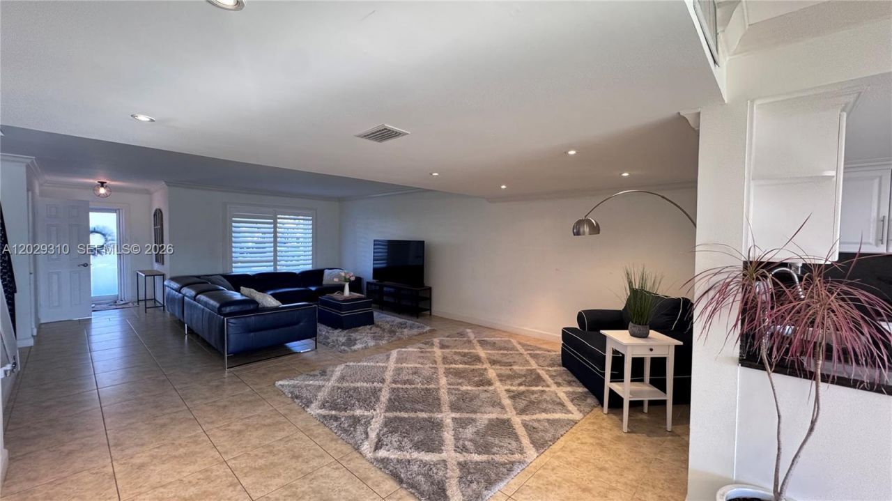 903 NE 27th Ave , Unit 903, Hallandale Beach, FL 33009 Photo