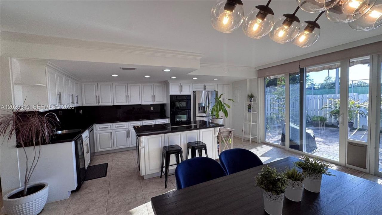 903 NE 27th Ave , Unit 903, Hallandale Beach, FL 33009 Photo