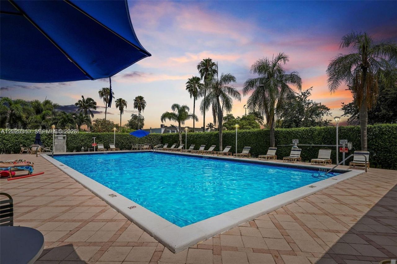 903 NE 27th Ave , Unit 903, Hallandale Beach, FL 33009 Photo