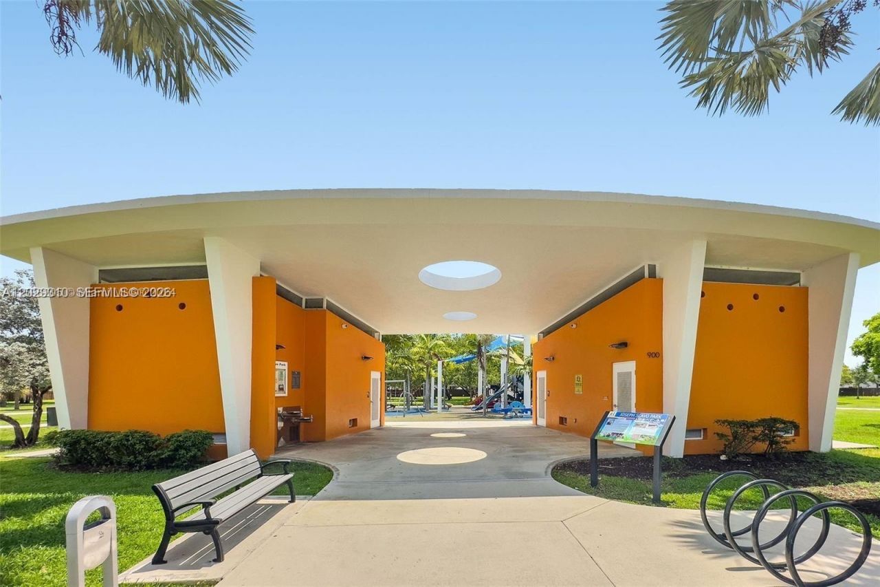 903 NE 27th Ave , Unit 903, Hallandale Beach, FL 33009 Photo