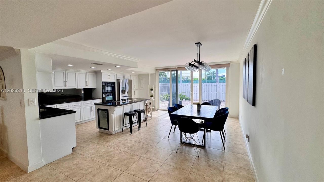 903 NE 27th Ave , Unit 903, Hallandale Beach, FL 33009 Photo