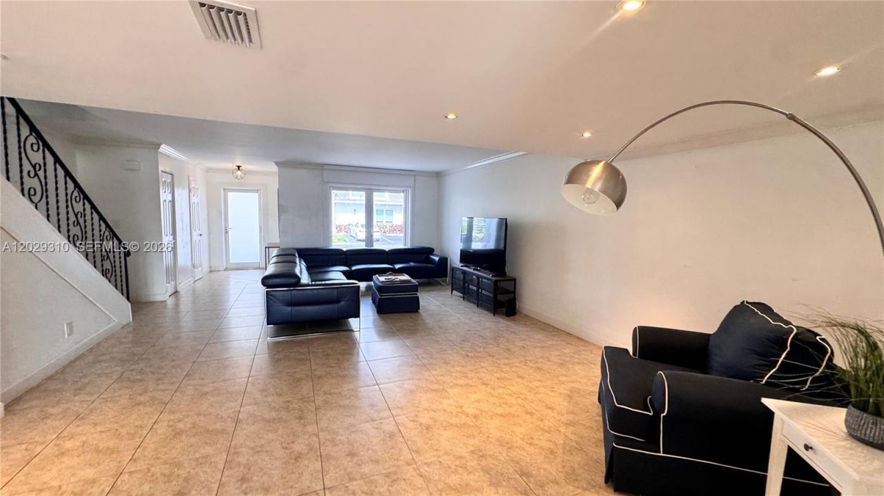 903 NE 27th Ave , Unit 903, Hallandale Beach, FL 33009 Photo