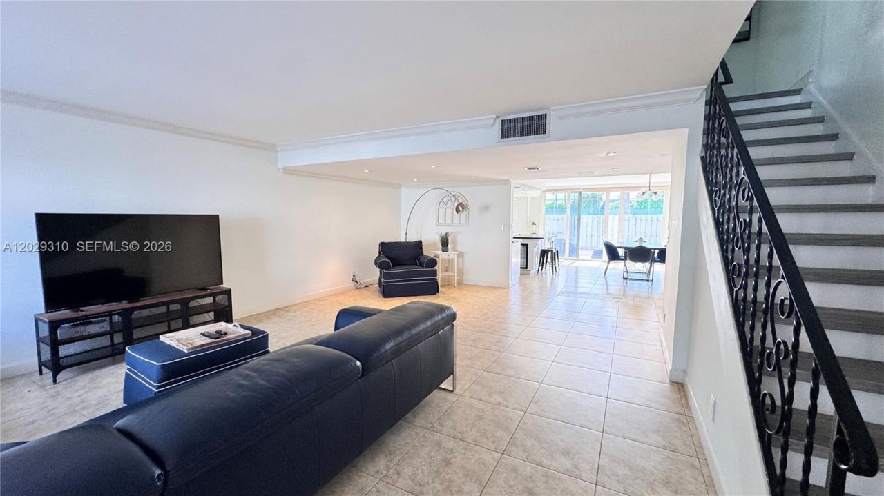 903 NE 27th Ave , Unit 903, Hallandale Beach, FL 33009 Photo
