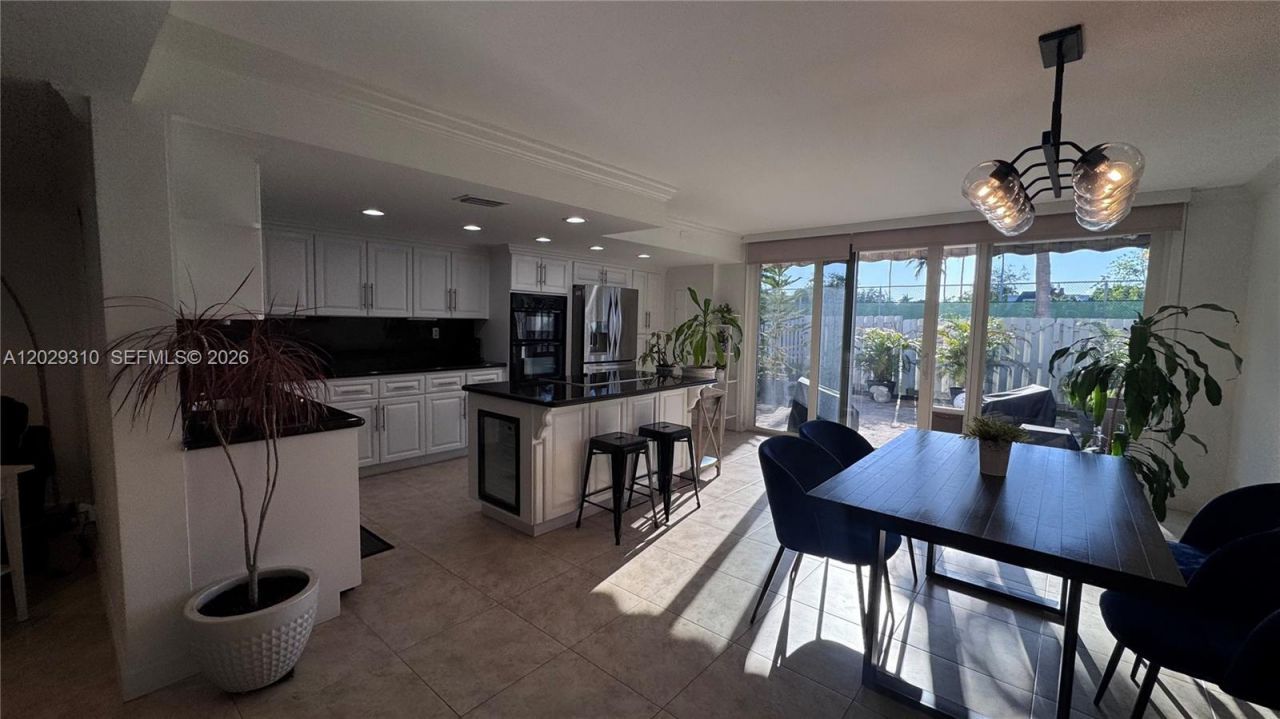 903 NE 27th Ave , Unit 903, Hallandale Beach, FL 33009 Photo