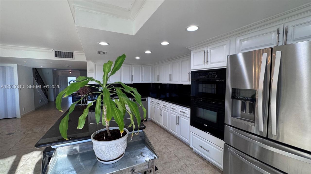 903 NE 27th Ave , Unit 903, Hallandale Beach, FL 33009 Photo