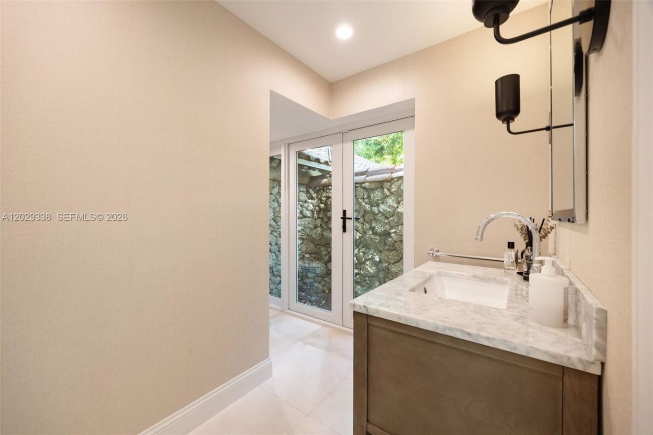 3845 Wood Ave , Miami, FL 33133 Photo