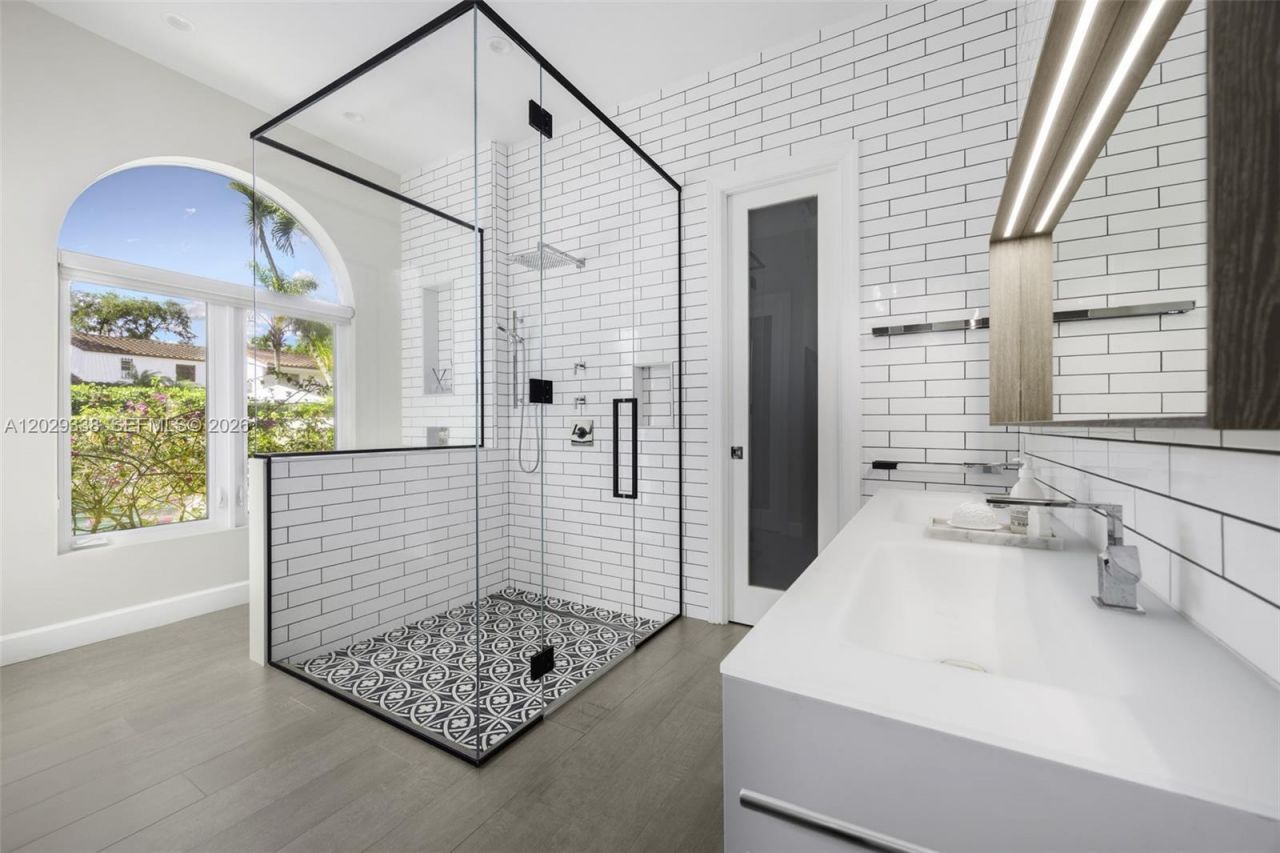 3845 Wood Ave , Miami, FL 33133 Photo