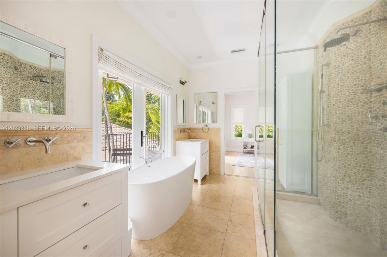 3845 Wood Ave , Miami, FL 33133 Photo