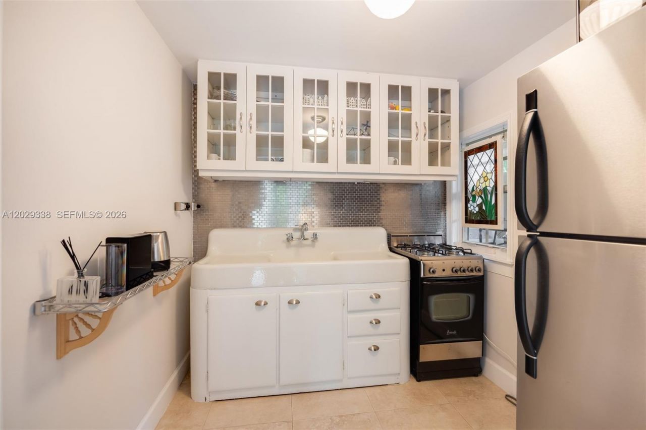 3845 Wood Ave , Miami, FL 33133 Photo
