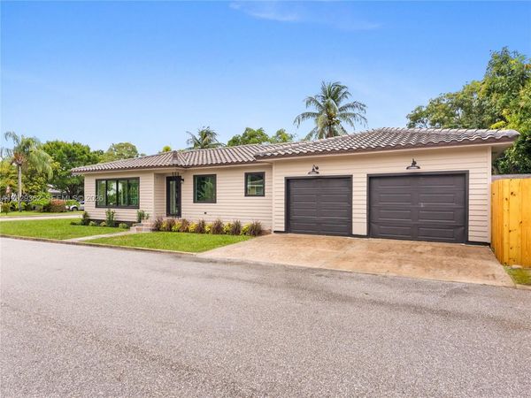 801 S Palmway, Lake Worth, FL 33460