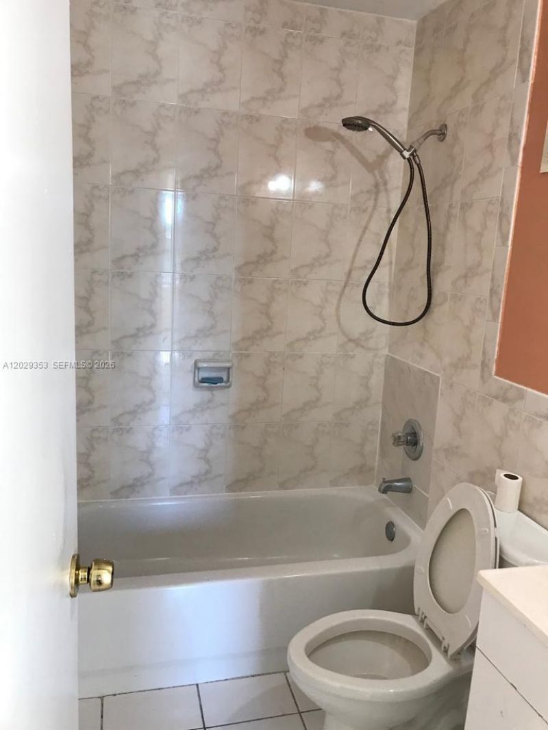 5505 NW 7th St , Unit W417, Miami, FL 33126 Photo