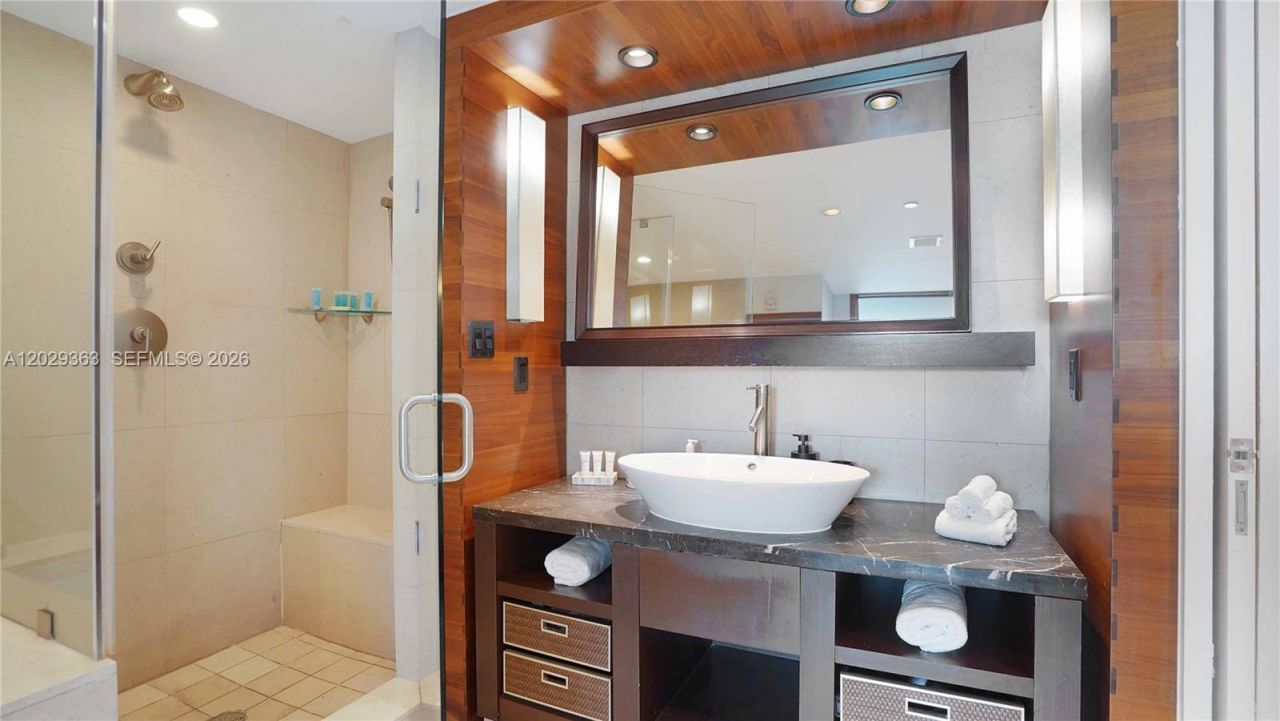 6801 Collins Ave , Unit 315, Miami Beach, FL 33141 Photo