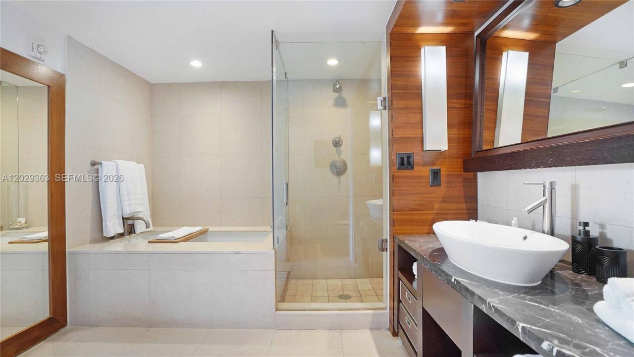 6801 Collins Ave , Unit 315, Miami Beach, FL 33141 Photo