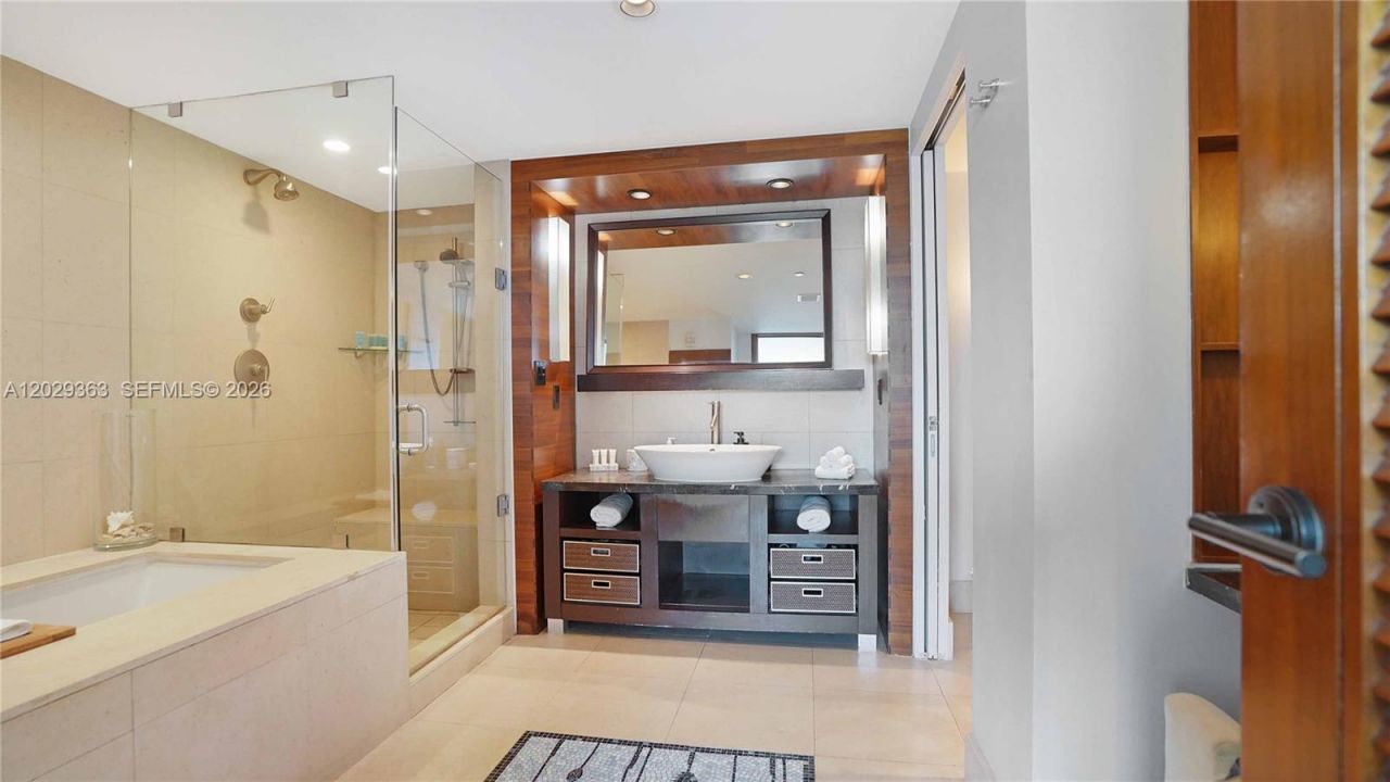6801 Collins Ave , Unit 315, Miami Beach, FL 33141 Photo