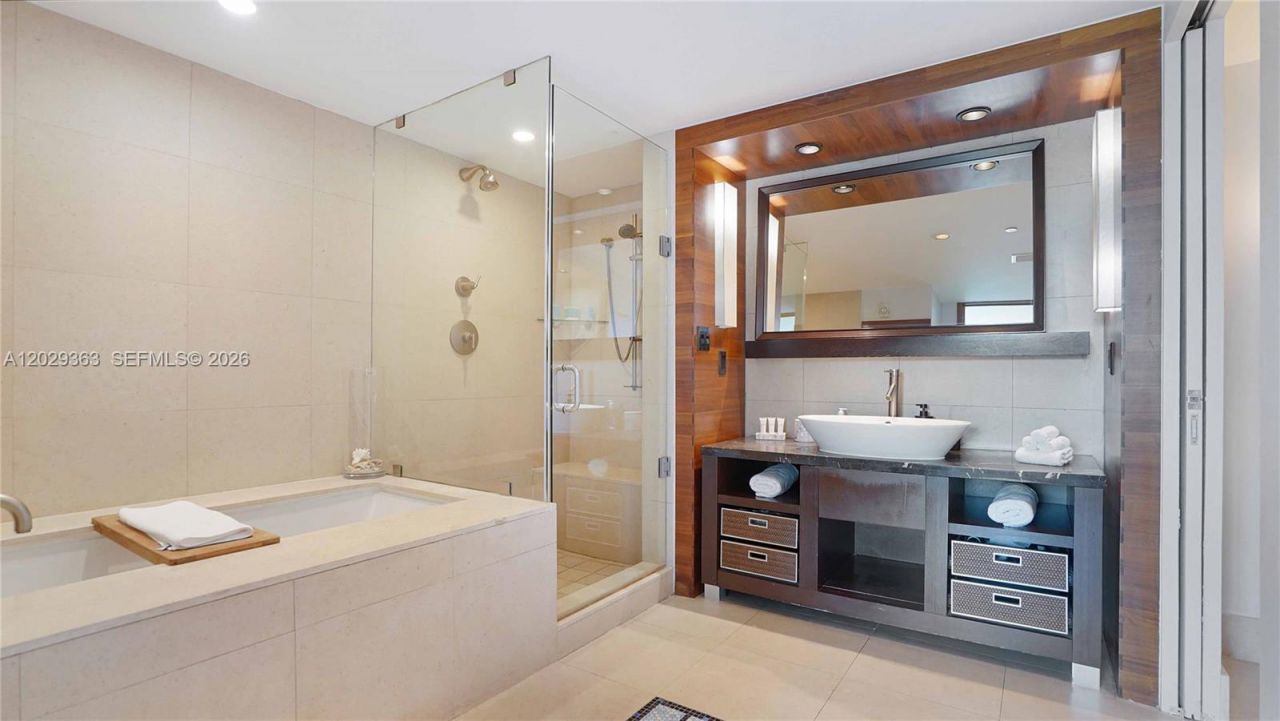 6801 Collins Ave , Unit 315, Miami Beach, FL 33141 Photo