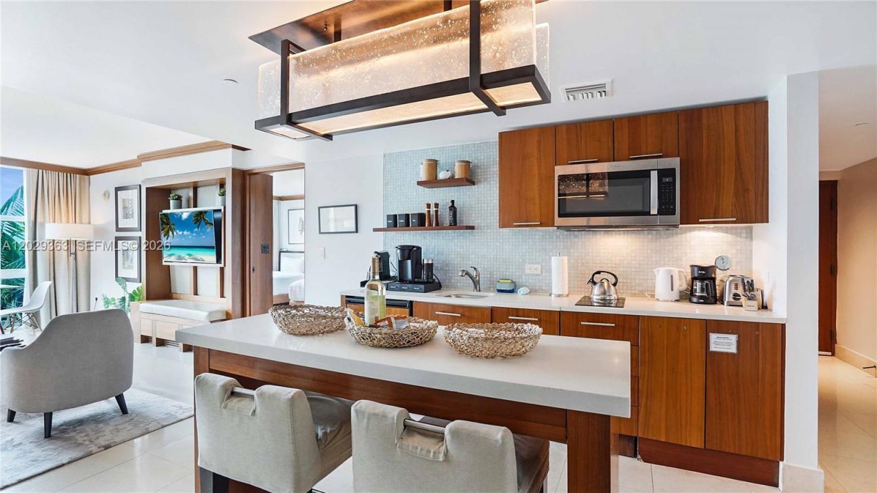 6801 Collins Ave , Unit 315, Miami Beach, FL 33141 Photo