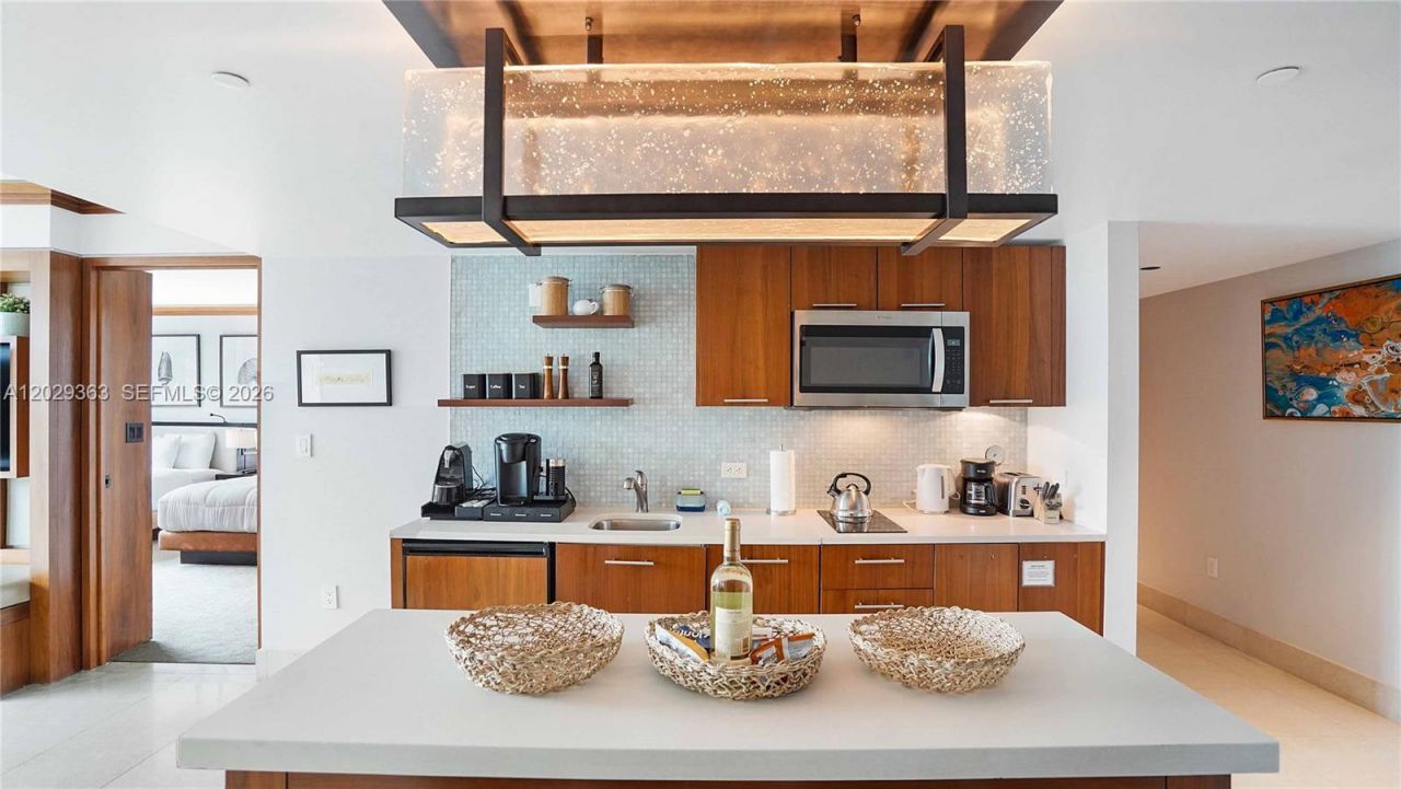 6801 Collins Ave , Unit 315, Miami Beach, FL 33141 Photo
