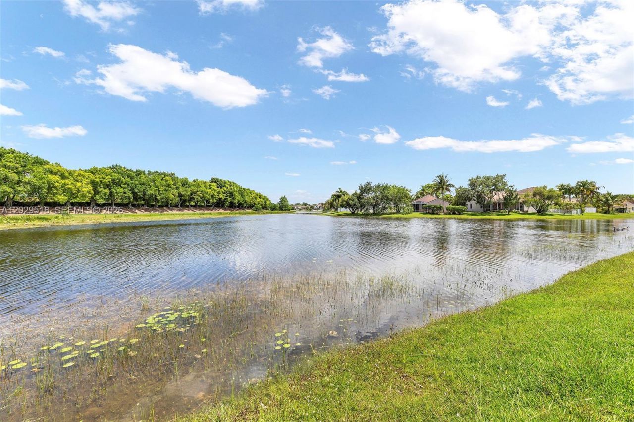 1140 Cedar Falls Dr , Weston, FL 33327 Photo