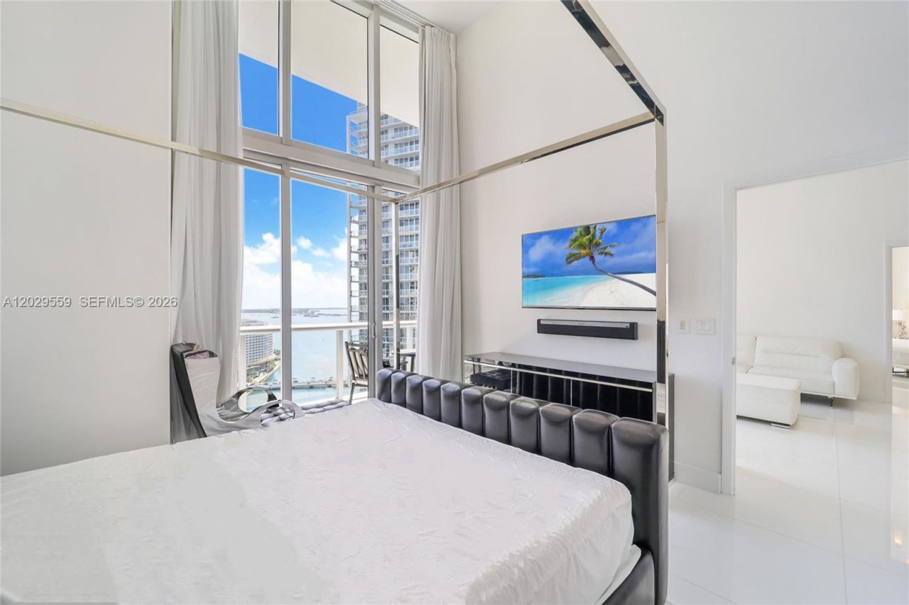 475 Brickell Ave , Unit 2807, Miami, FL 33131 Photo