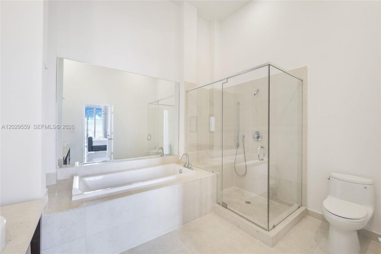 475 Brickell Ave , Unit 2807, Miami, FL 33131 Photo