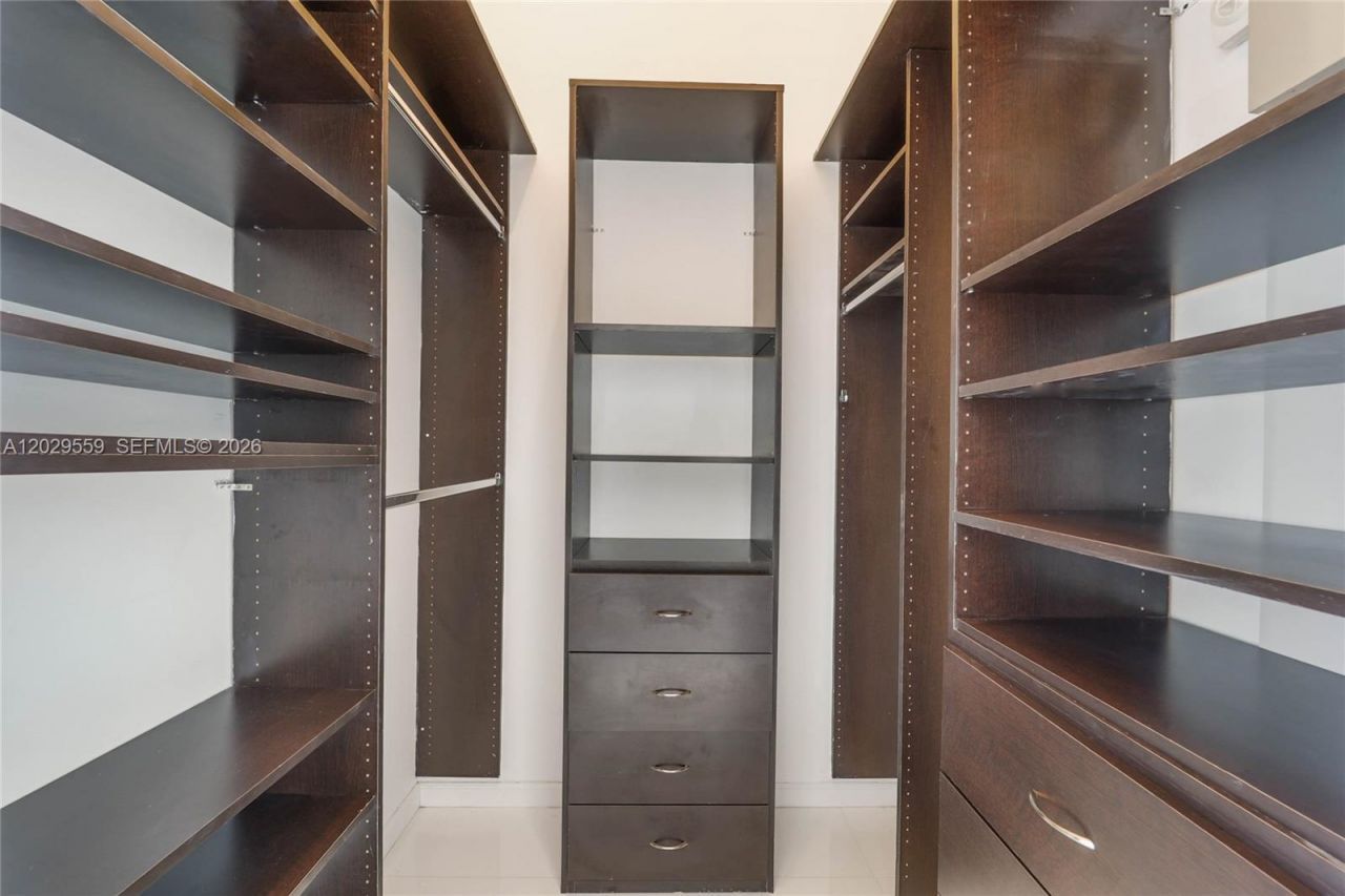 475 Brickell Ave , Unit 2807, Miami, FL 33131 Photo