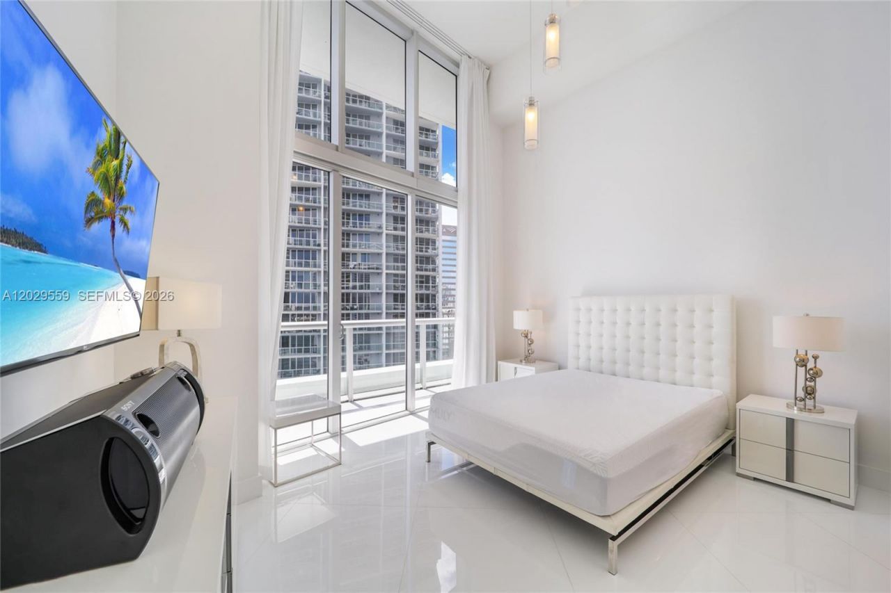 475 Brickell Ave , Unit 2807, Miami, FL 33131 Photo