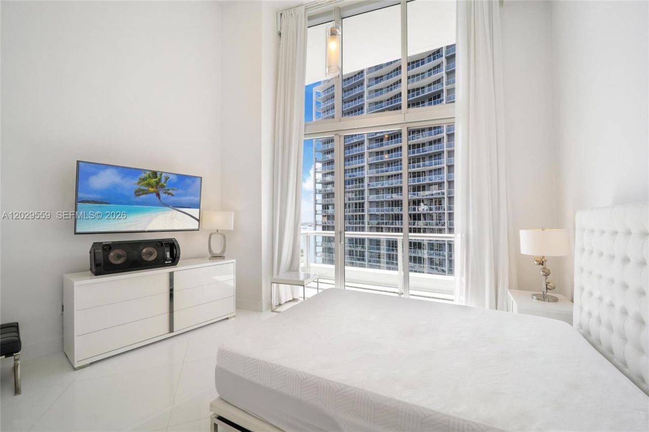 475 Brickell Ave , Unit 2807, Miami, FL 33131 Photo