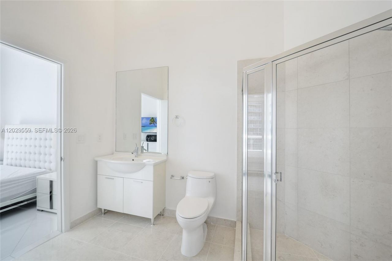 475 Brickell Ave , Unit 2807, Miami, FL 33131 Photo