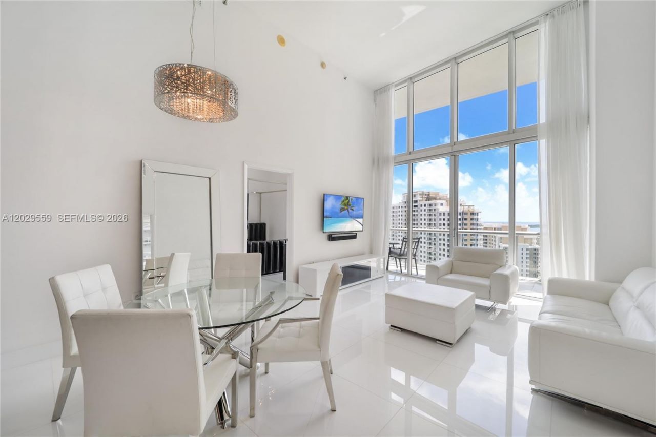 475 Brickell Ave , Unit 2807, Miami, FL 33131 Photo