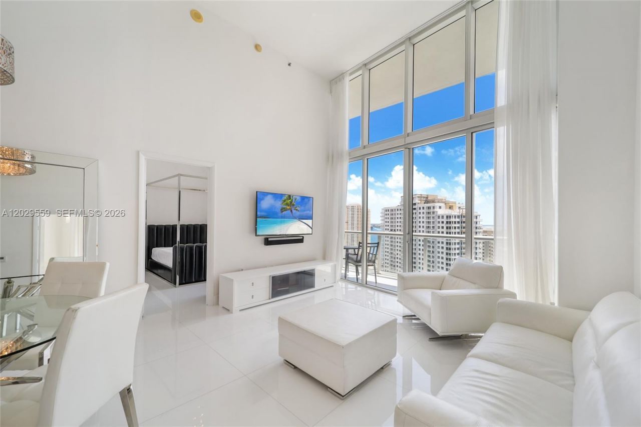 475 Brickell Ave , Unit 2807, Miami, FL 33131 Photo