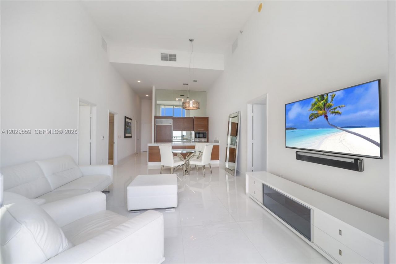 475 Brickell Ave , Unit 2807, Miami, FL 33131 Photo