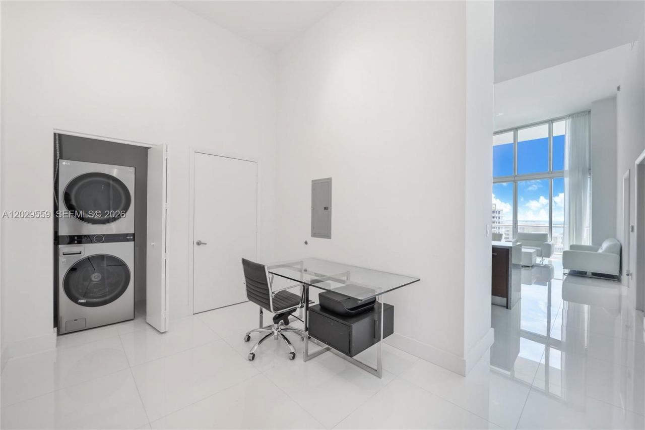 475 Brickell Ave , Unit 2807, Miami, FL 33131 Photo