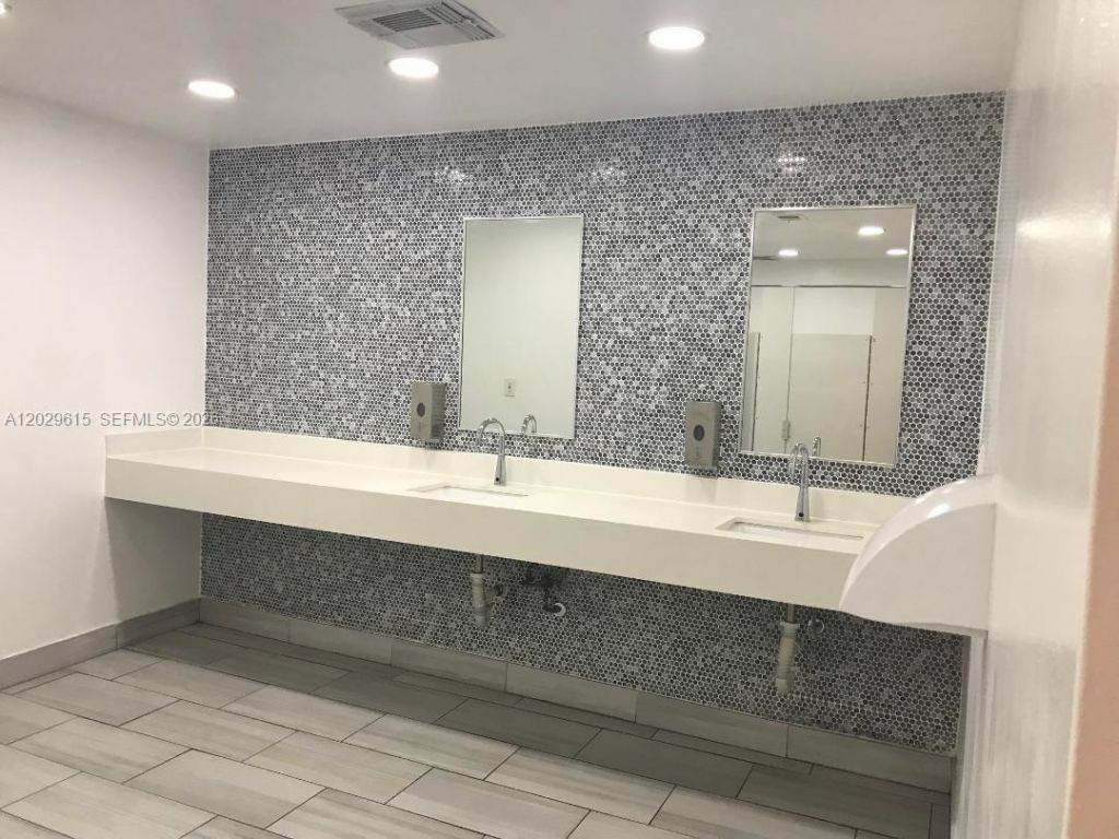 16919 N Bay Rd , Unit 504, Sunny Isles Beach, FL 33160 Photo