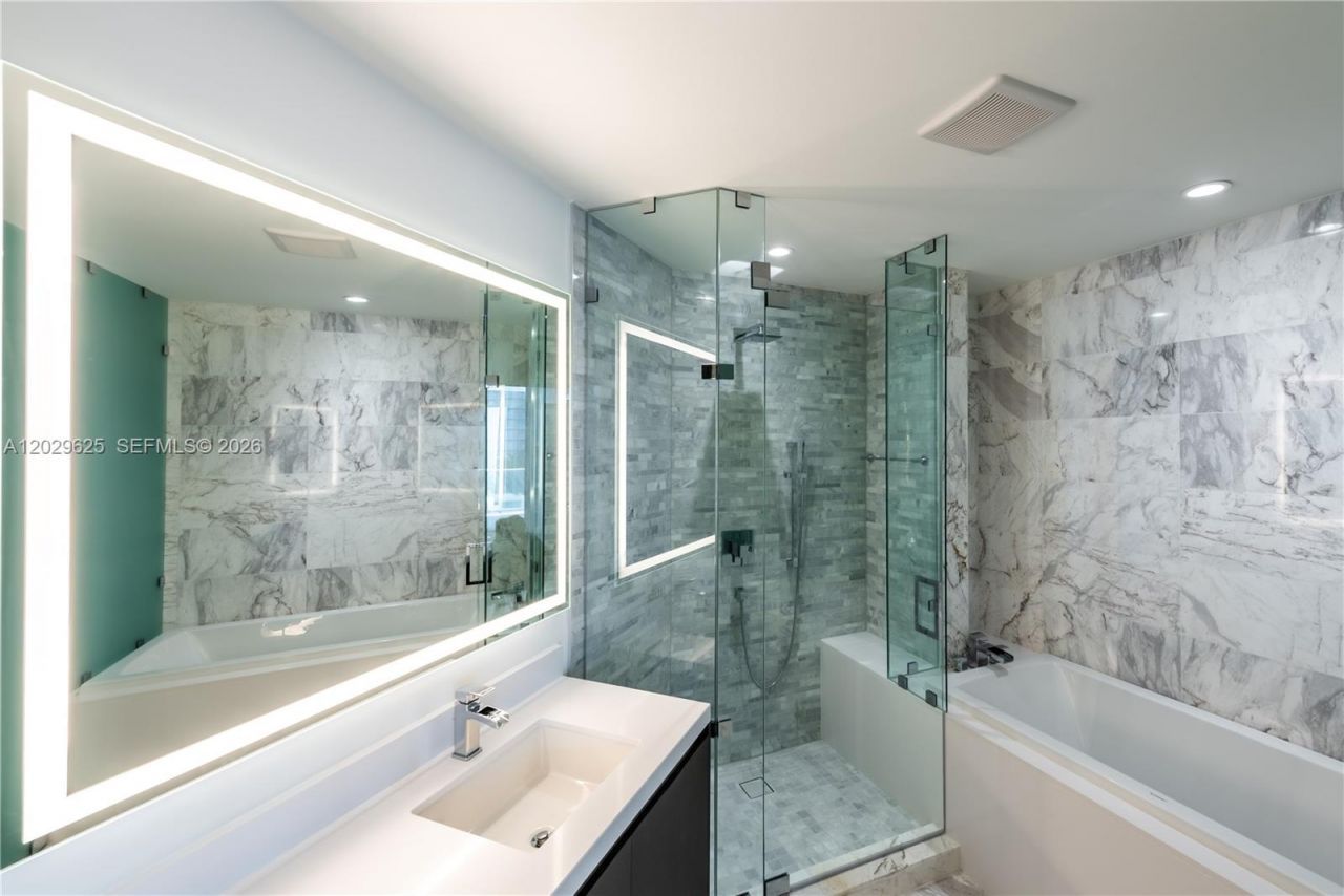 851 NE 1st Ave , Unit 1705, Miami, FL 33132 Photo