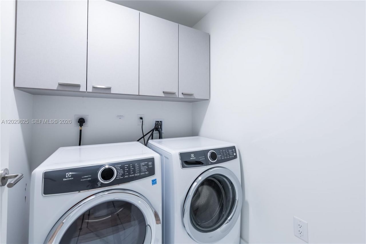 851 NE 1st Ave , Unit 1705, Miami, FL 33132 Photo
