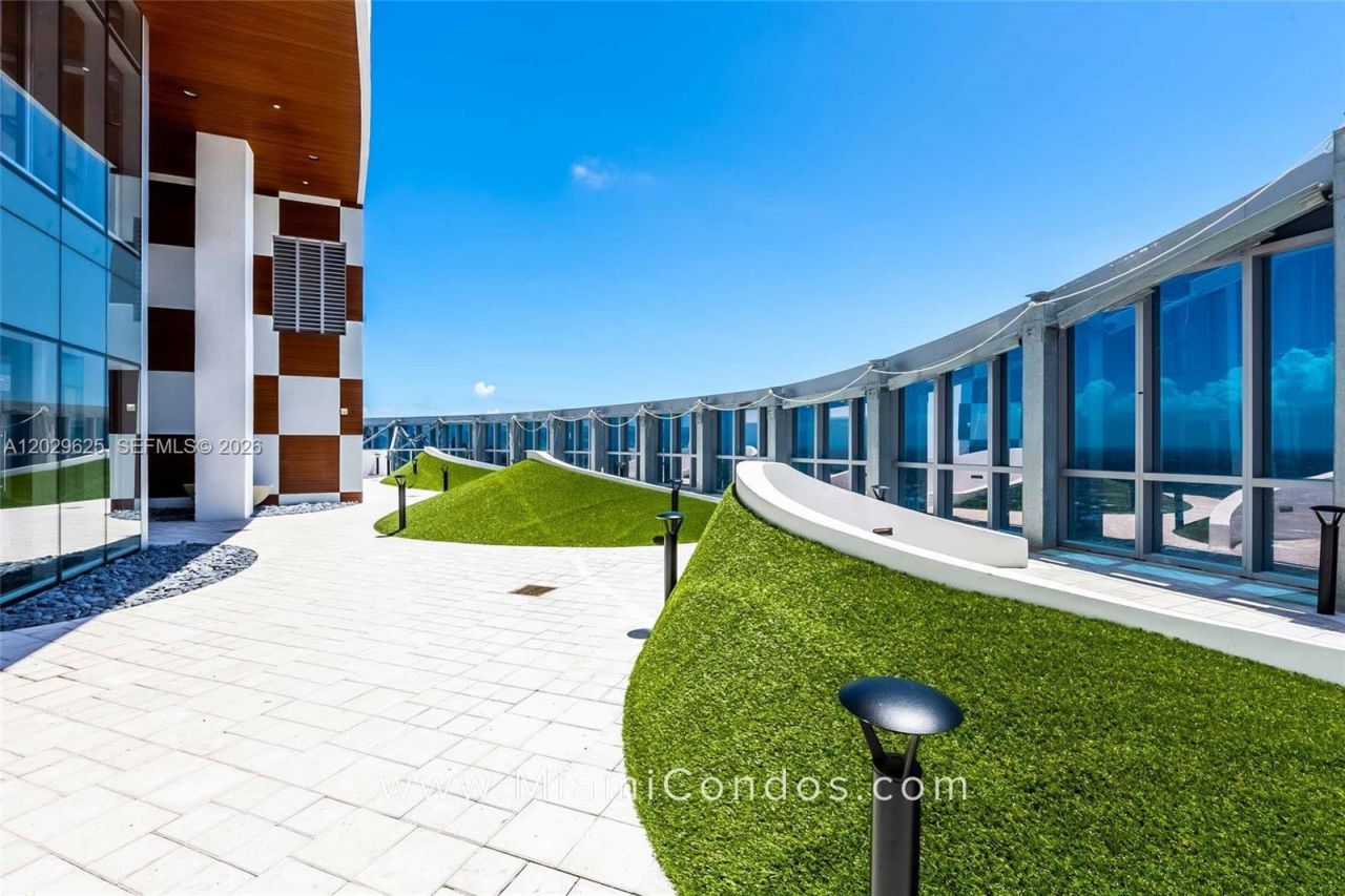 851 NE 1st Ave , Unit 1705, Miami, FL 33132 Photo