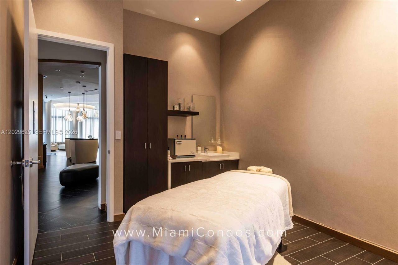851 NE 1st Ave , Unit 1705, Miami, FL 33132 Photo