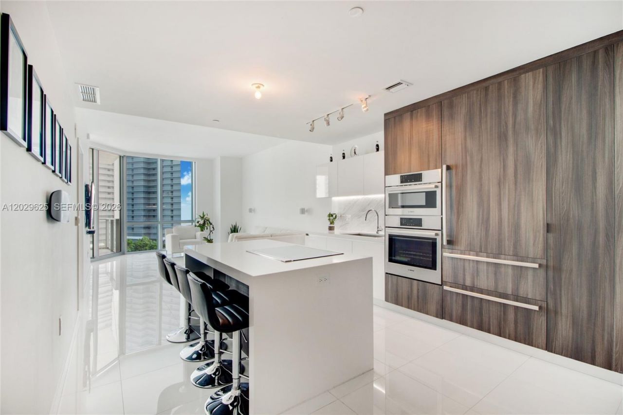 851 NE 1st Ave , Unit 1705, Miami, FL 33132 Photo