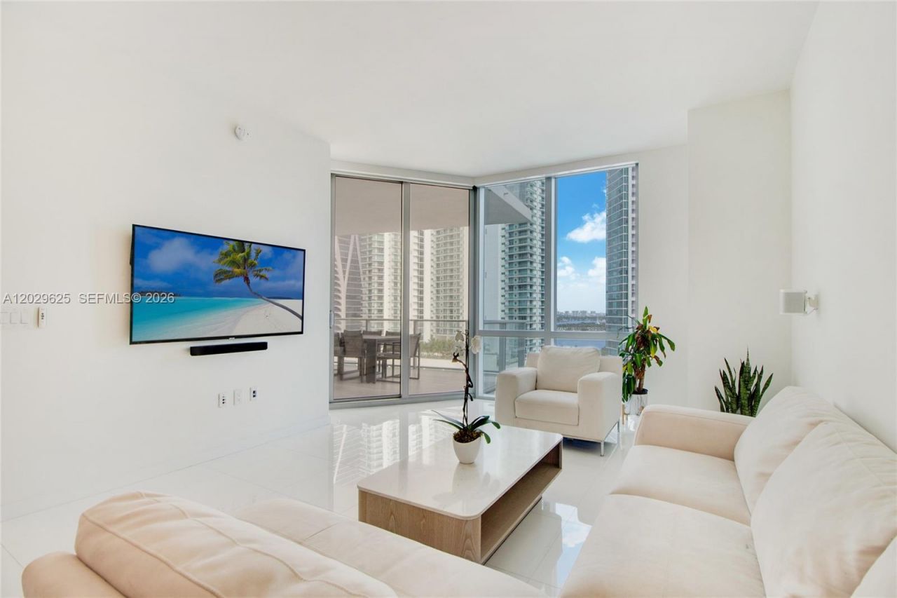 851 NE 1st Ave , Unit 1705, Miami, FL 33132 Photo