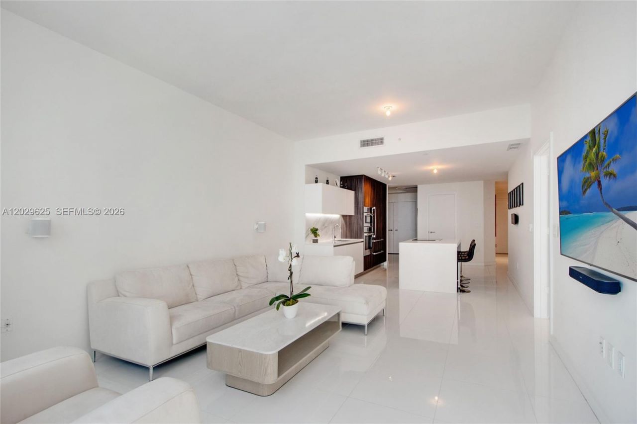 851 NE 1st Ave , Unit 1705, Miami, FL 33132 Photo